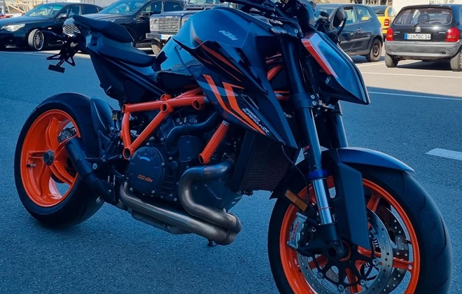 KTM 1290 Super Duke R EVO