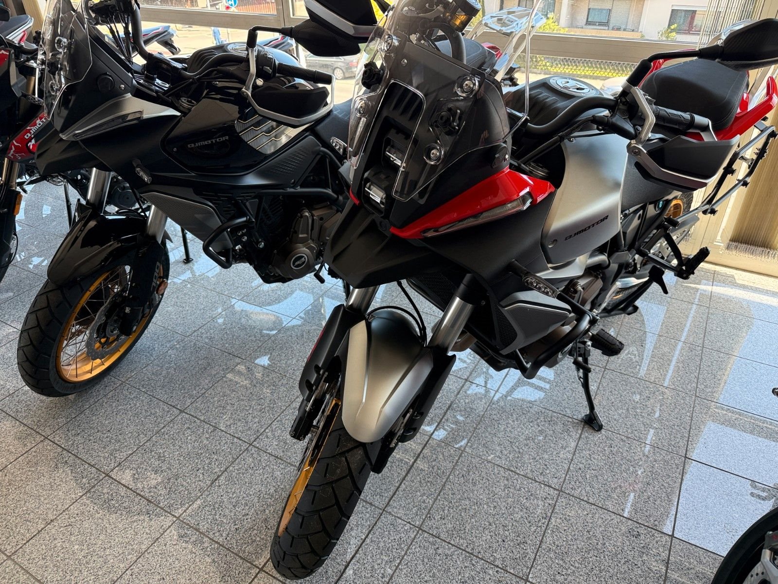 QJ Motor SRT 700 SX