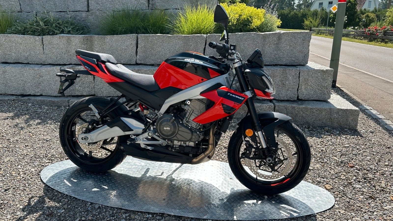 Aprilia Tuono 457