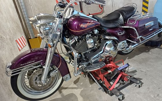Motorrad Occasion Harley-Davidson Road King Classic FLHRC - Bild 2
