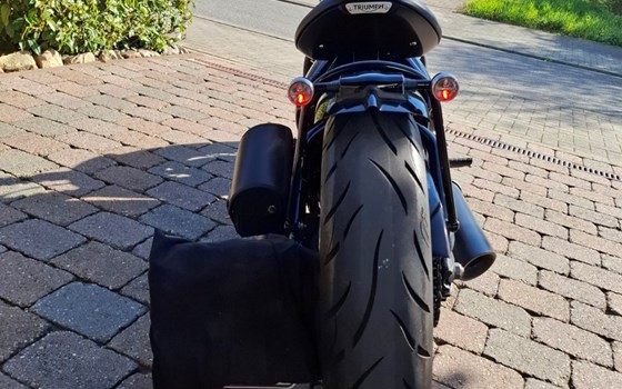 Gebrauchtmotorrad Triumph Bonneville Bobber Black - Bild 4