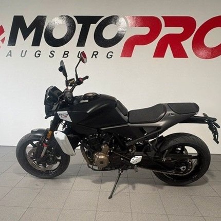 GEBRAUCHTFAHRZEUG Husqvarna Svartpilen 801