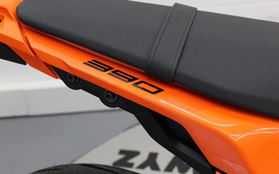 Neufahrzeug KTM 390 SMC R - Bild 8