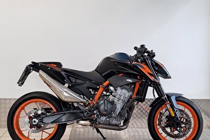 KTM 890 Duke R