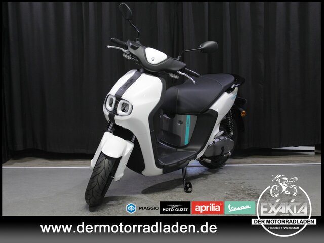 Yamaha NEO's Dual Battery