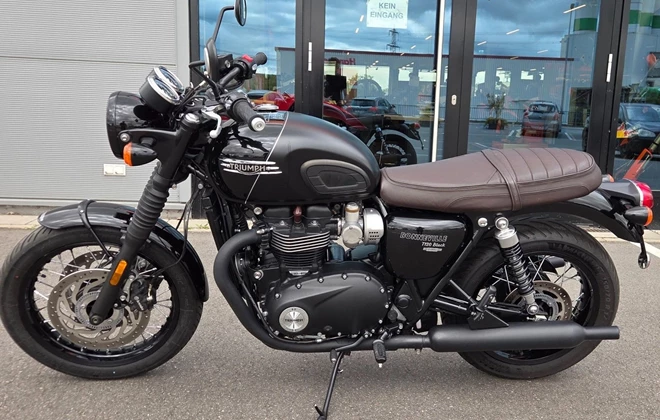 Triumph Bonneville T120 Black