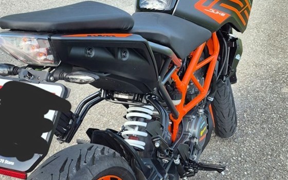 Motorrad Occasion KTM 125 Duke - Bild 7