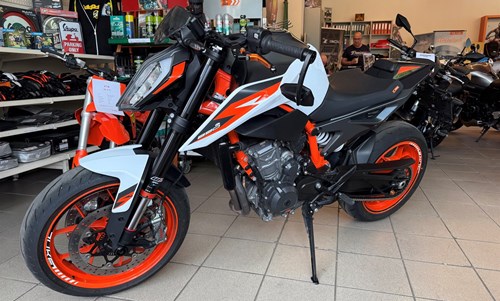 KTM 890 Duke R