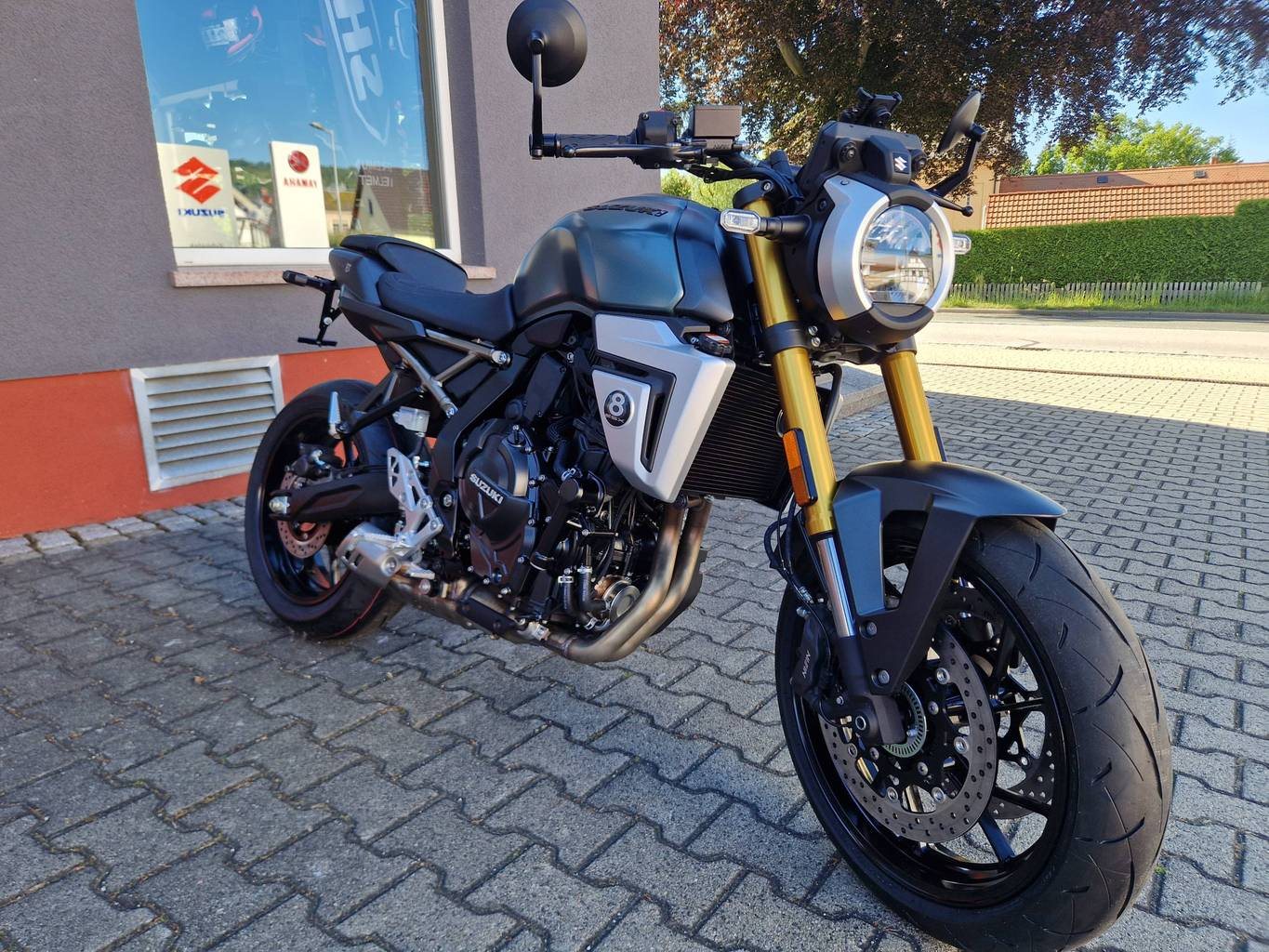 Suzuki GSX-8T
