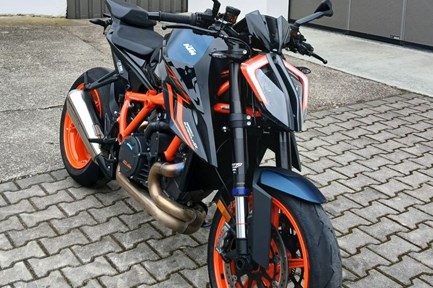 KTM 1290 Super Duke R EVO