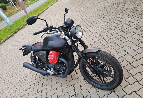 Moto Guzzi V7 III Carbon