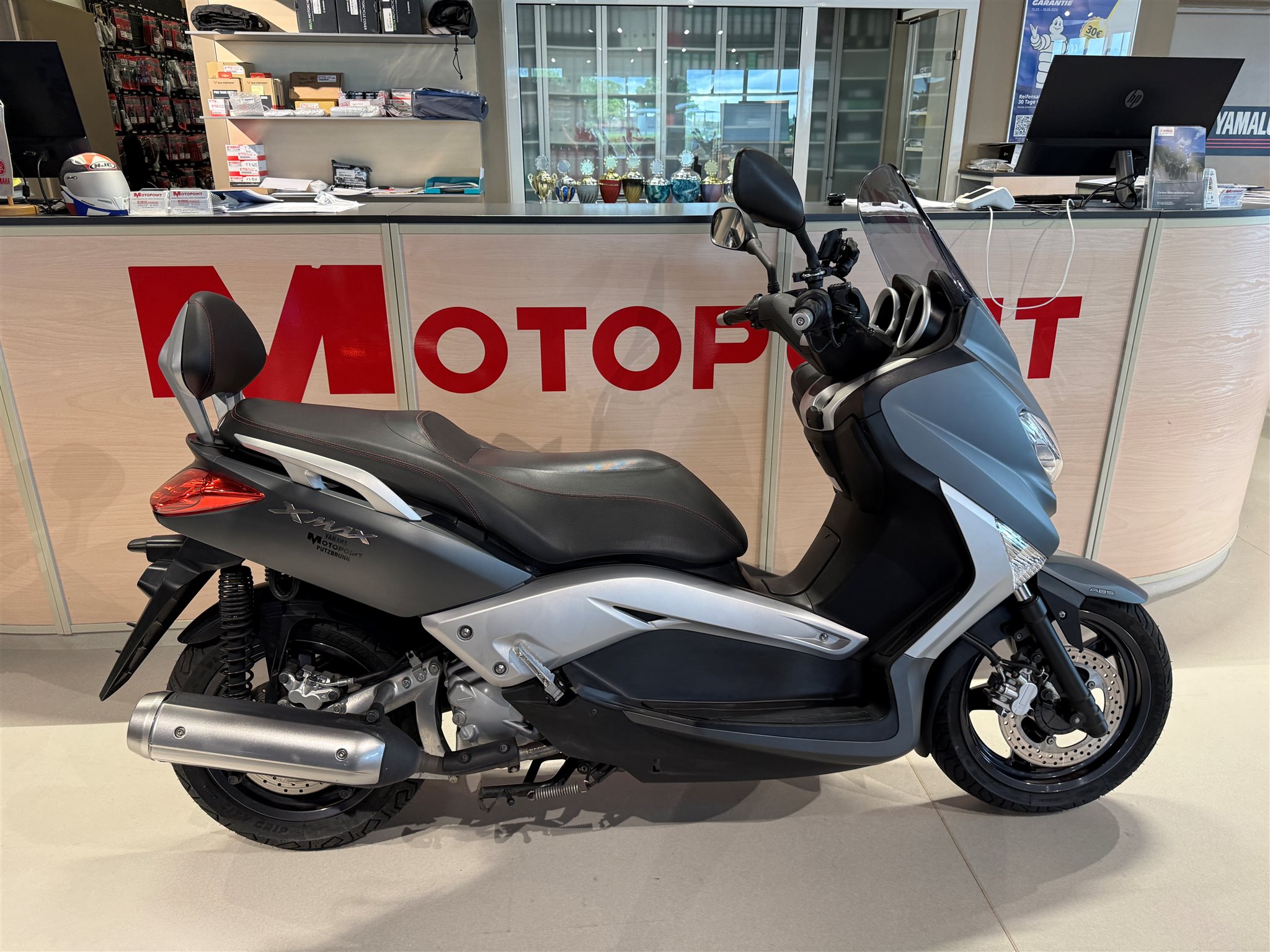 Yamaha X-Max 250