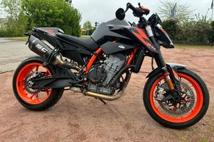 KTM 890 Duke R