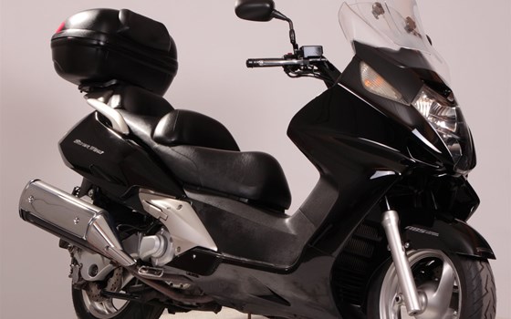 Gebrauchtmotorrad Honda Silver Wing 600 - Bild 2