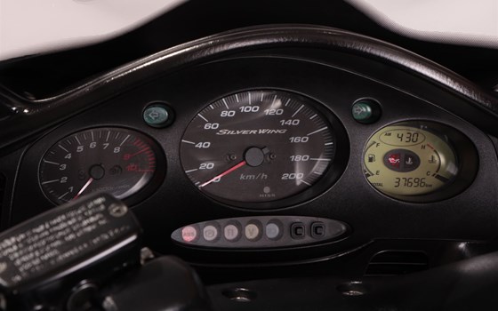 Gebrauchtmotorrad Honda Silver Wing 600 - Bild 5