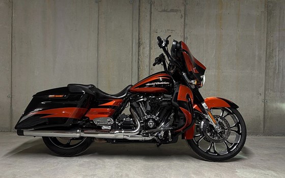Gebrauchtmotorrad Harley-Davidson Street Glide FLHX - Bild 1