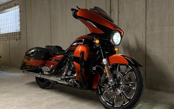 Gebrauchtmotorrad Harley-Davidson Street Glide FLHX - Bild 2