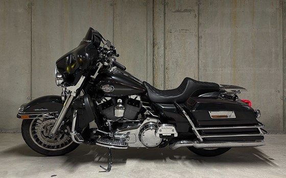 Gebrauchtmotorrad Harley-Davidson Electra Glide Classic FLHTC - Bild 8