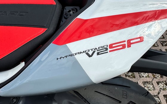 Neufahrzeug Ducati Hypermotard V2 SP - Bild 5