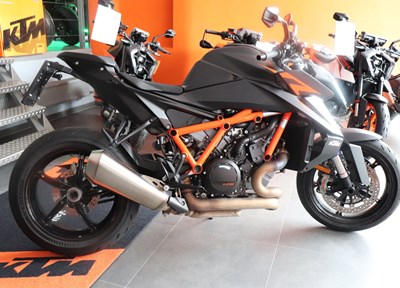 GEBRAUCHTFAHRZEUG KTM 1390 Super Duke R EVO