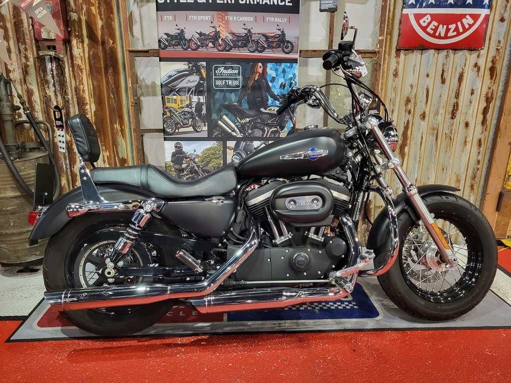 Harley-Davidson Sportster XL 1200C Custom