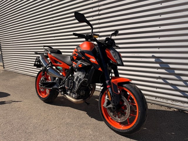 KTM 890 Duke GP (orange) - Bild 2