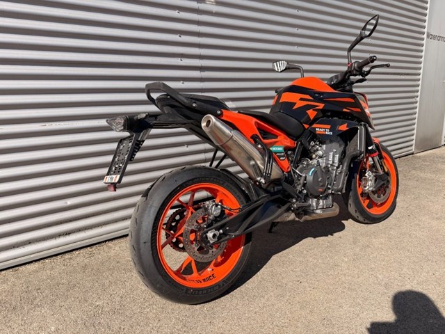 KTM 890 Duke GP (orange) - Bild 3