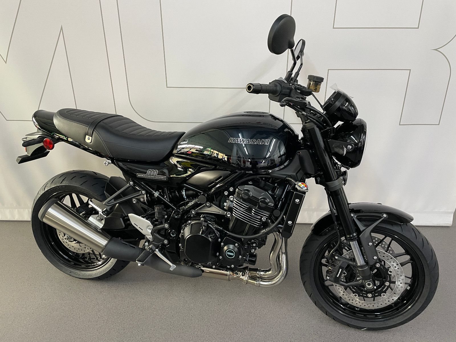 Kawasaki Z900 RS Black Ball Edition