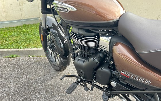 Gebrauchtmotorrad Royal Enfield Meteor 350 Supernova - Bild 11