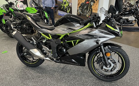 Neufahrzeug Kawasaki Ninja 125 - Bild 1