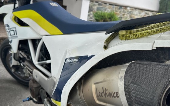 Gebrauchtmotorrad Husqvarna 701 Supermoto - Bild 2