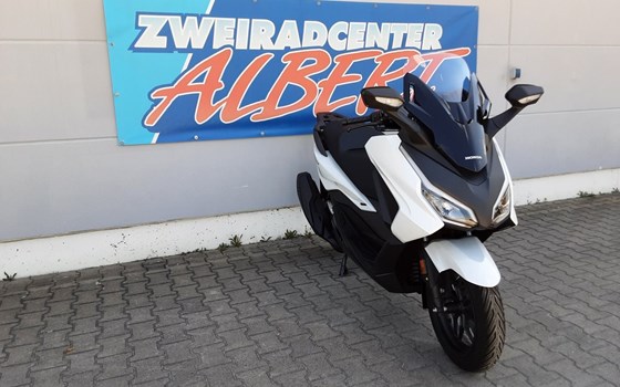 Gebrauchtmotorrad Honda Forza 350 - Bild 2