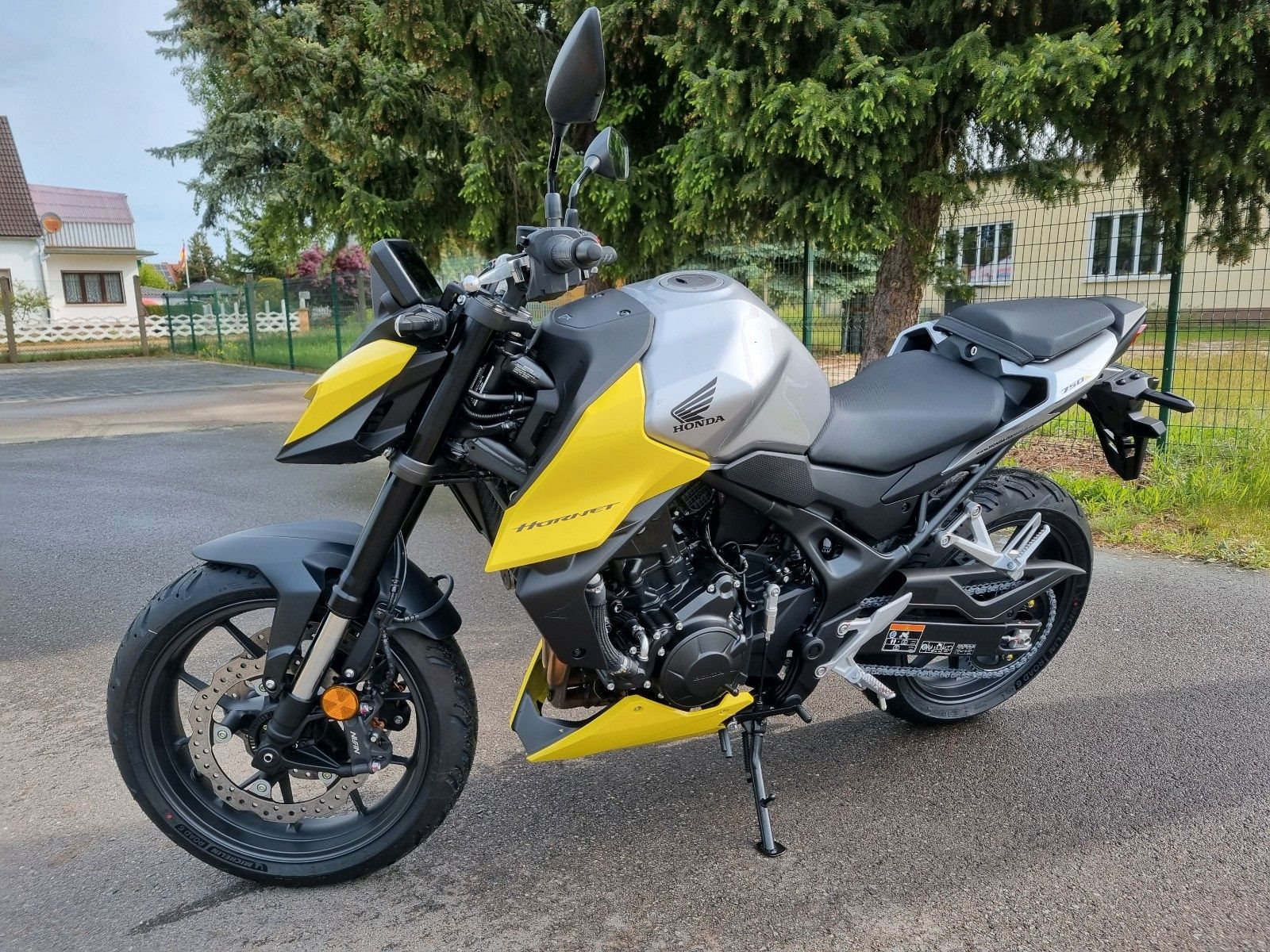 Honda CB750 Hornet E-Clutch