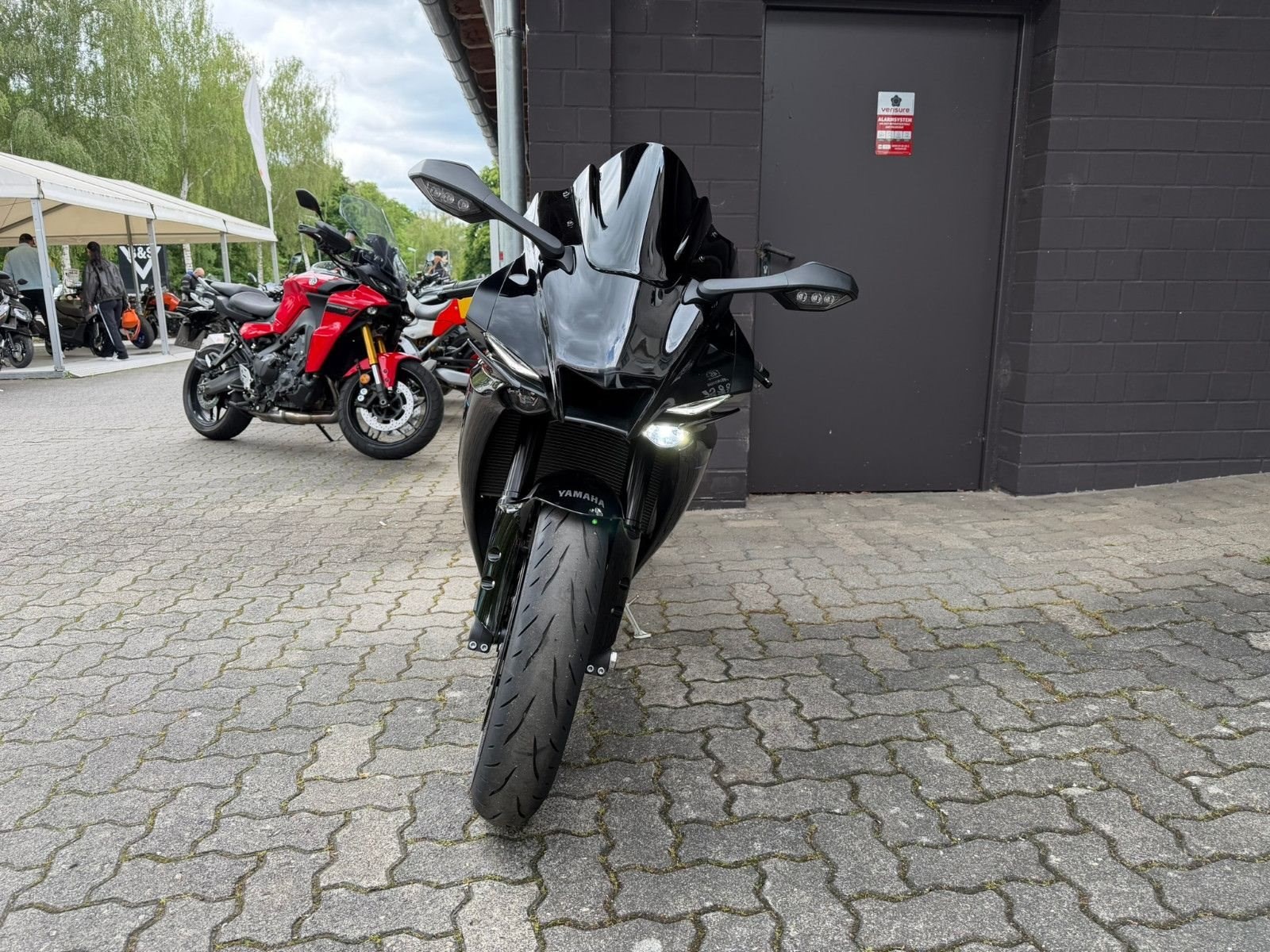 Yamaha R1