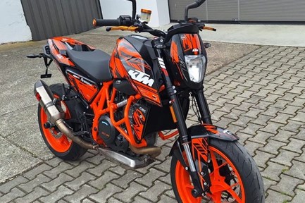 KTM 690 Duke R