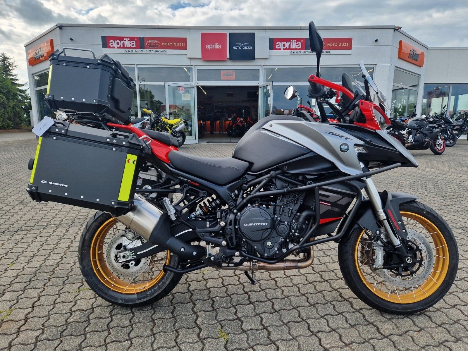 QJ Motor SRT 900 SX 