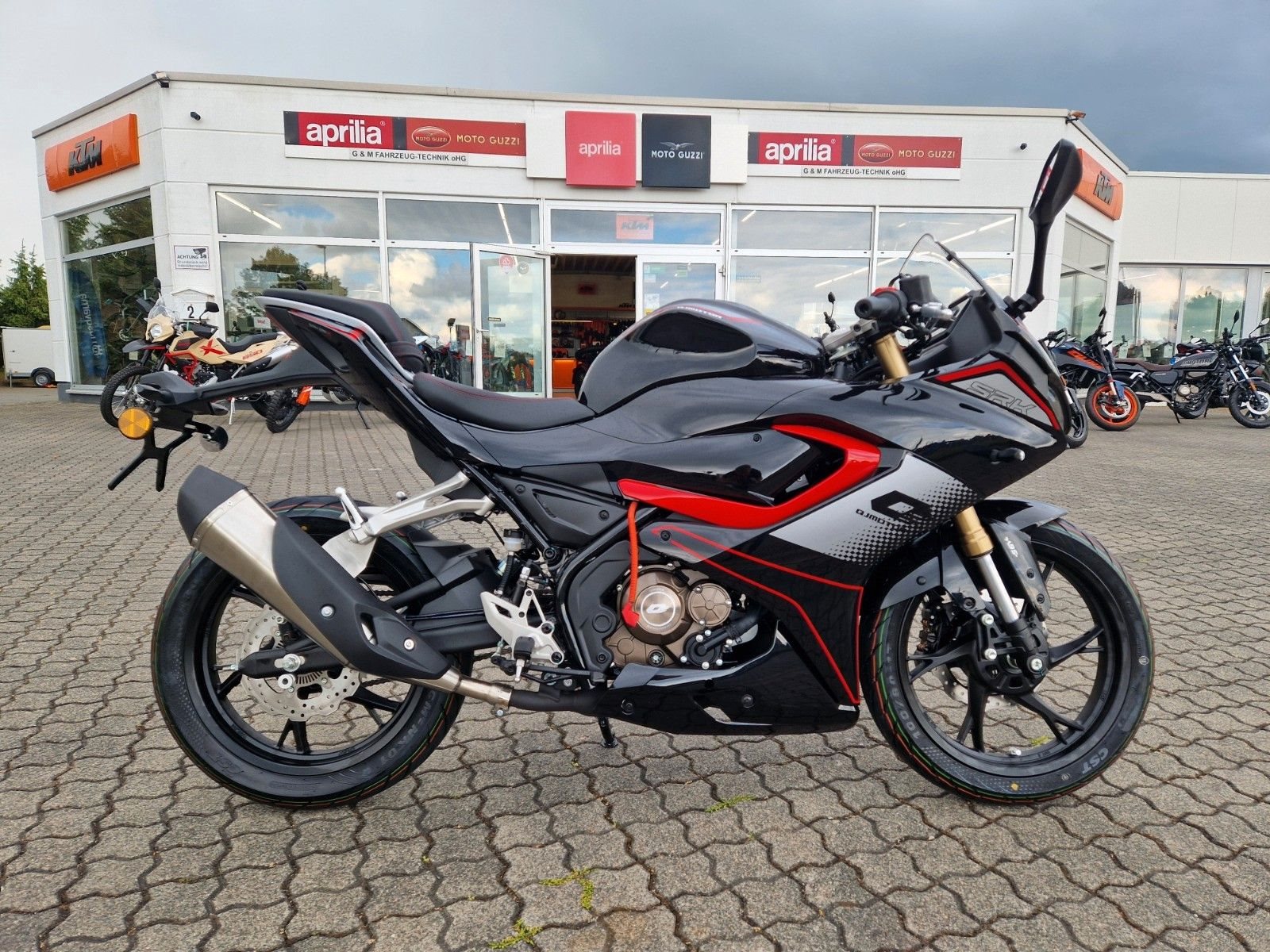 QJ Motor SRK 125 R 