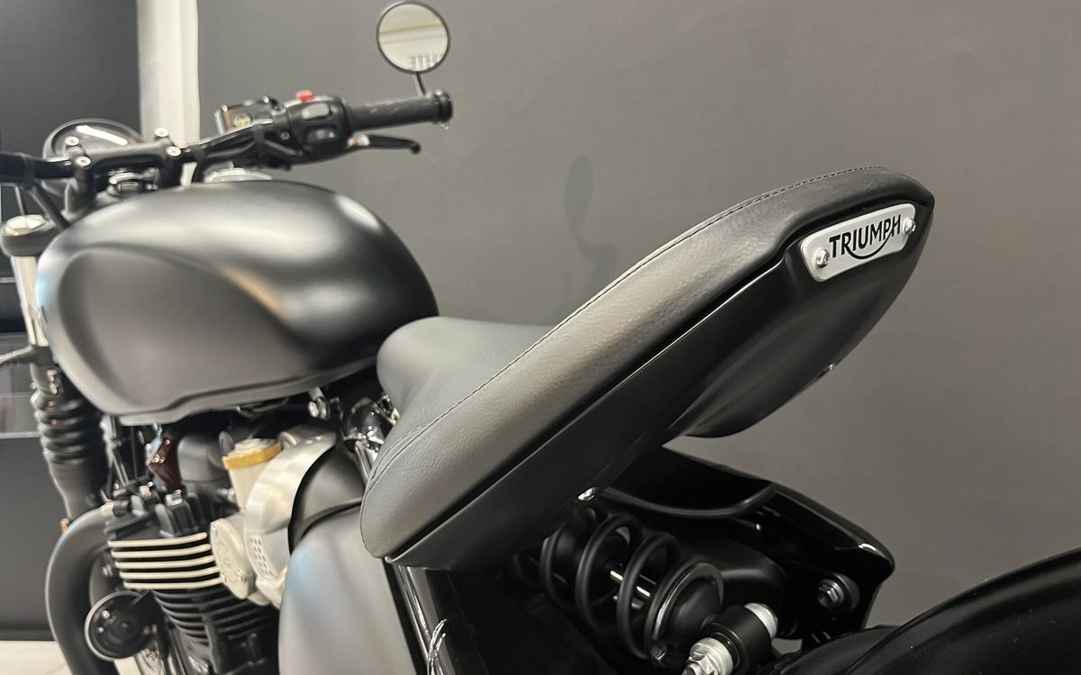 Angebot Triumph Bonneville Bobber Black