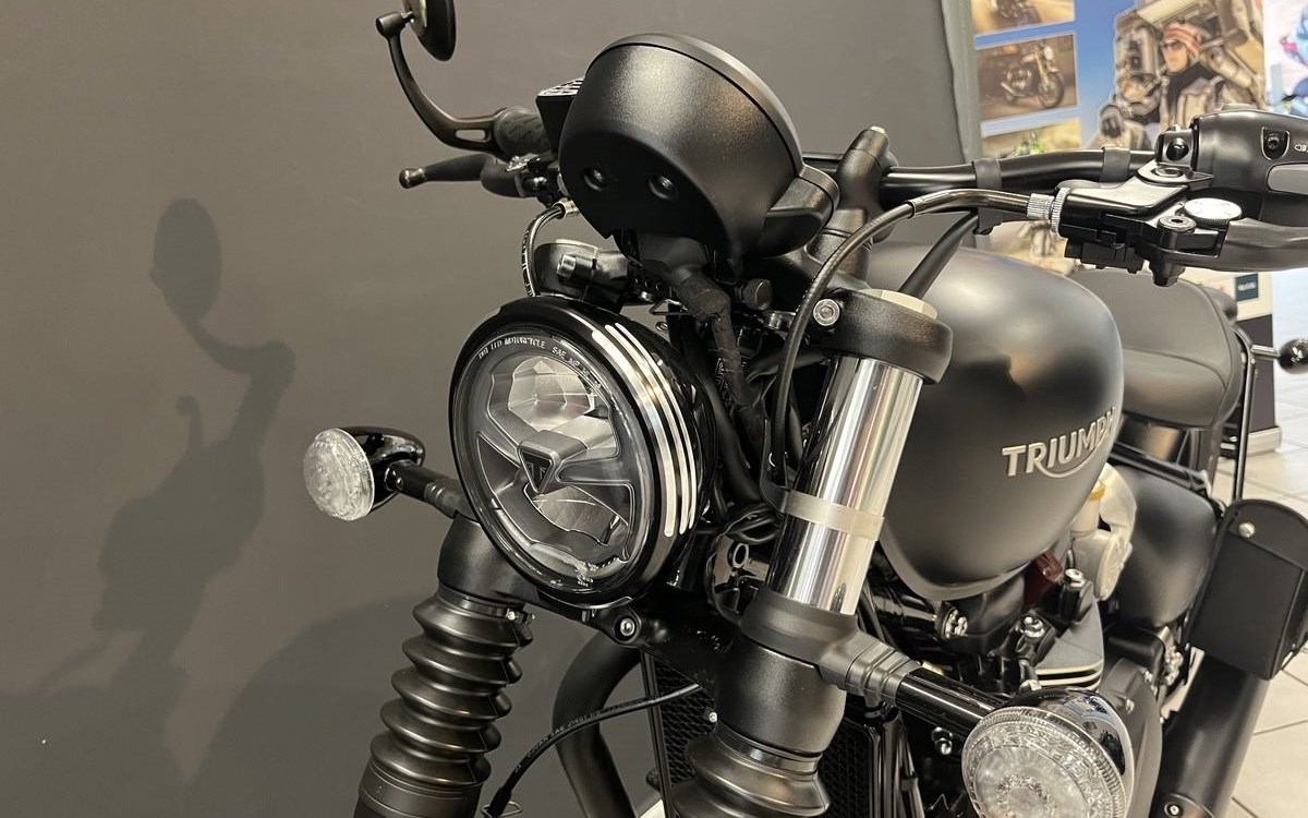 Angebot Triumph Bonneville Bobber Black
