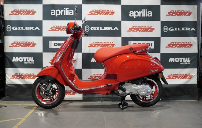 Vespa Primavera RED 50