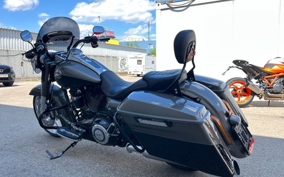 Gebrauchtmotorrad Harley-Davidson CVO Road King FLHRSE - Bild 11