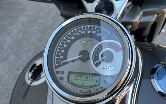 Gebrauchtmotorrad Harley-Davidson CVO Road King FLHRSE - Bild 16