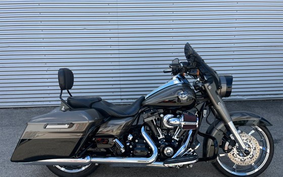 Gebrauchtmotorrad Harley-Davidson CVO Road King FLHRSE - Bild 2