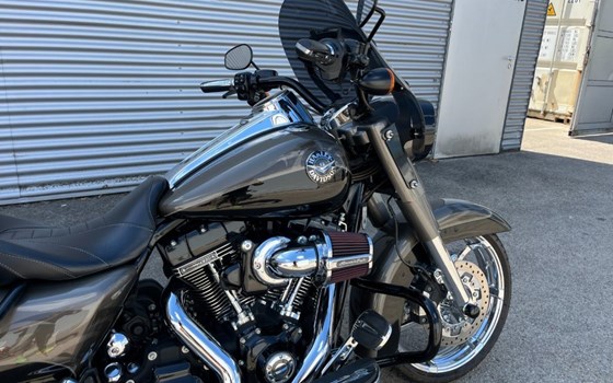 Gebrauchtmotorrad Harley-Davidson CVO Road King FLHRSE - Bild 3
