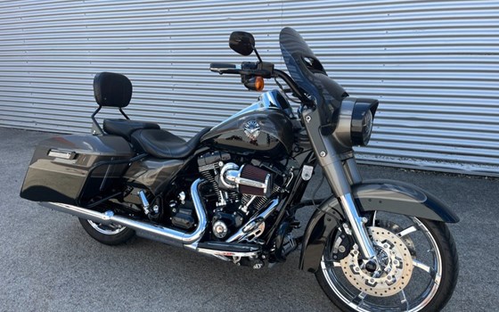 Gebrauchtmotorrad Harley-Davidson CVO Road King FLHRSE - Bild 4