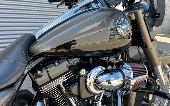 Gebrauchtmotorrad Harley-Davidson CVO Road King FLHRSE - Bild 5