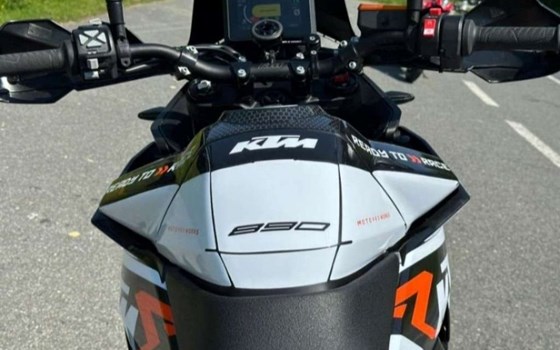 Gebrauchtmotorrad KTM 890 SMT - Bild 4