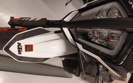 Gebrauchtmotorrad KTM 890 SMT - Bild 7