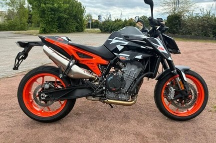 KTM 890 Duke GP