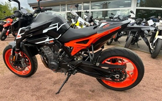 Gebrauchtmotorrad KTM 890 Duke GP - Bild 6